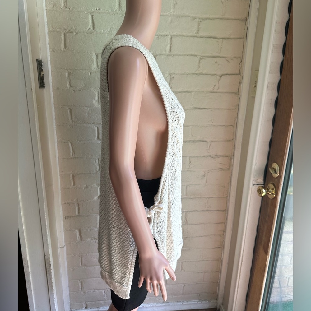 New Romantics by Free People size small cream colored sweater cut off - Picture 5 of 16